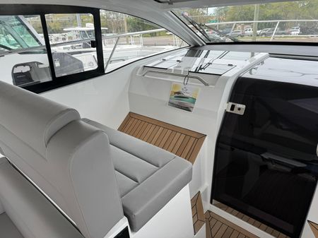 Sealine S335V image