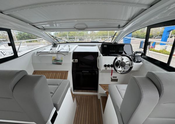 Sealine S335V image