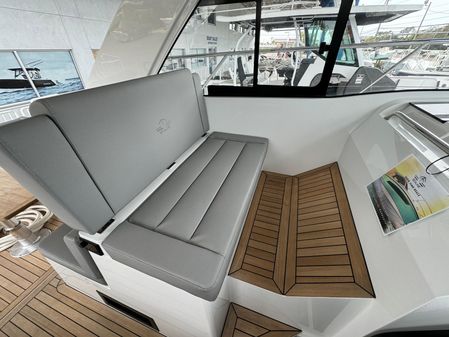 Sealine S335V image