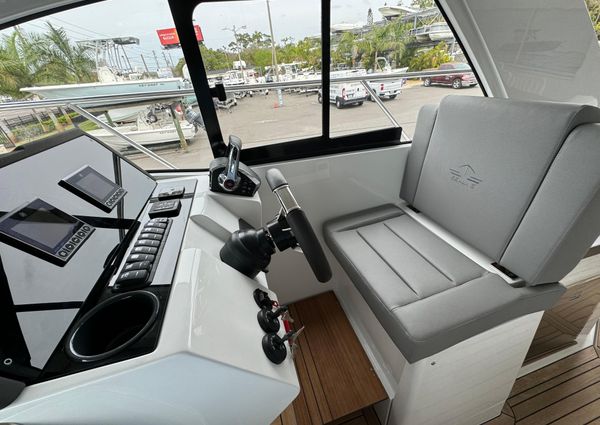 Sealine S335V image