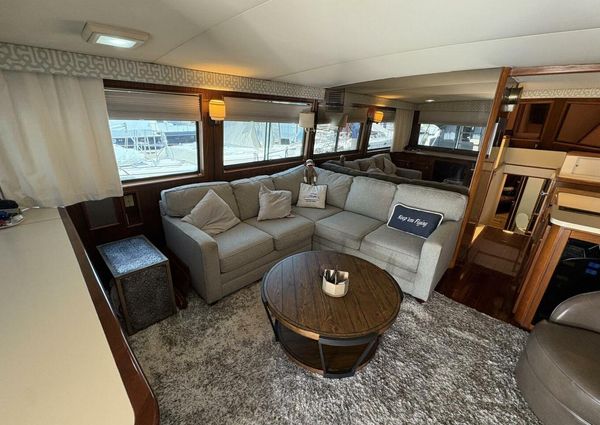 Hatteras 60 enclosed bridge image