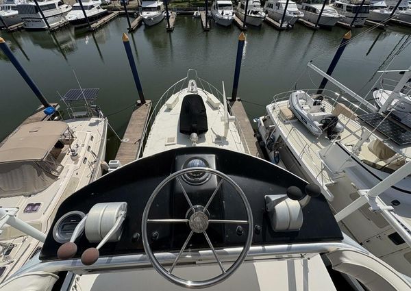 Hatteras 60 enclosed bridge image