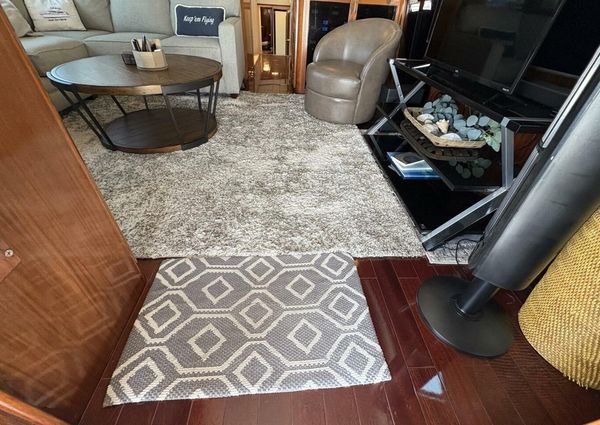 Hatteras 60 enclosed bridge image