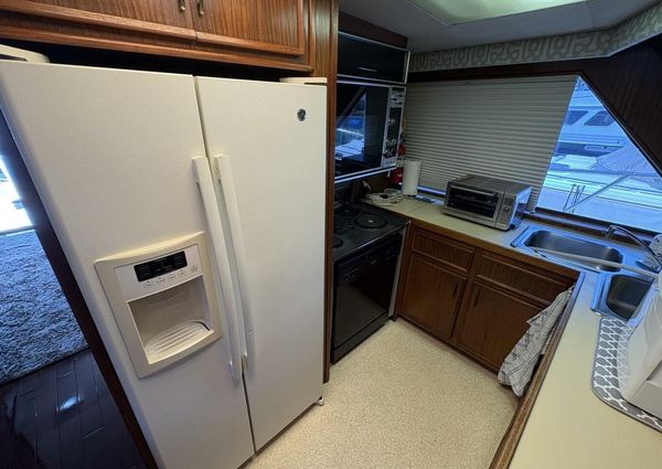 Hatteras 60 enclosed bridge image