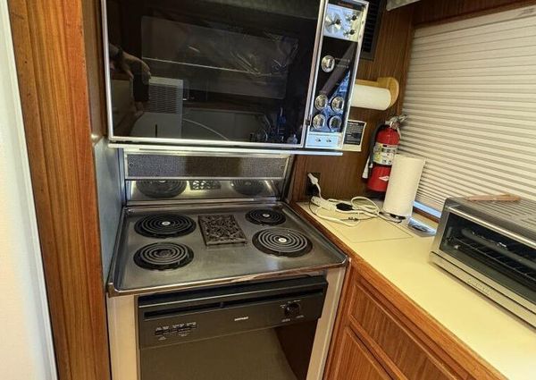 Hatteras 60 enclosed bridge image