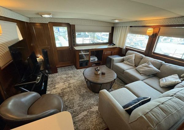 Hatteras 60 enclosed bridge image