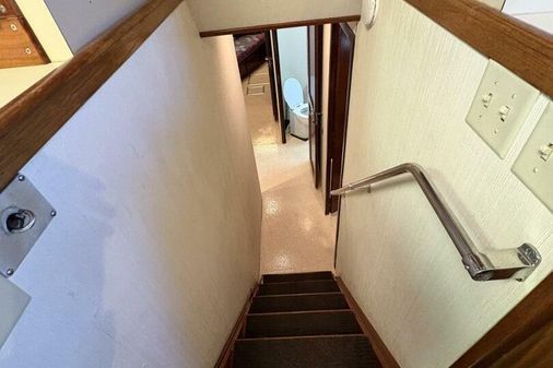 Hatteras 60 enclosed bridge image