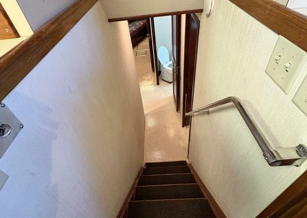 Hatteras 60 enclosed bridge image