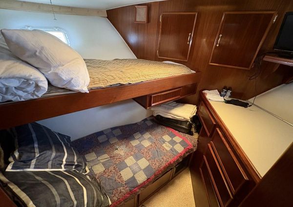 Hatteras 60 enclosed bridge image