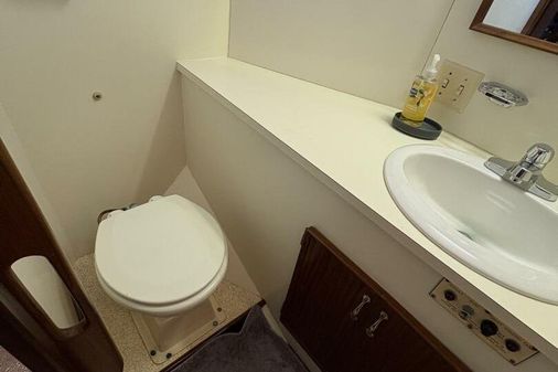 Hatteras 60 enclosed bridge image