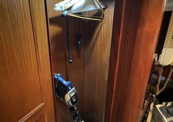 Hatteras 60 enclosed bridge image