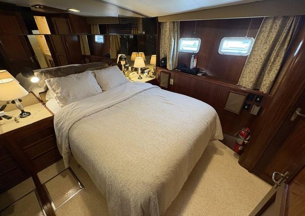 Hatteras 60 enclosed bridge image