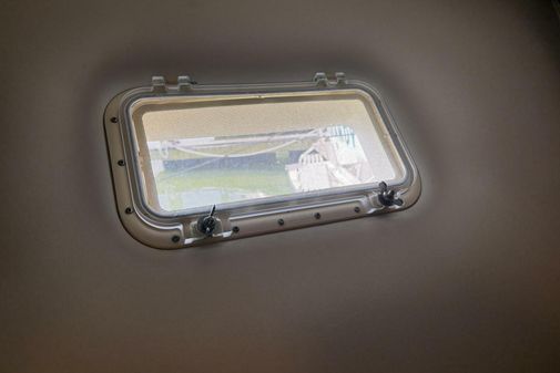 Hatteras 60 enclosed bridge image