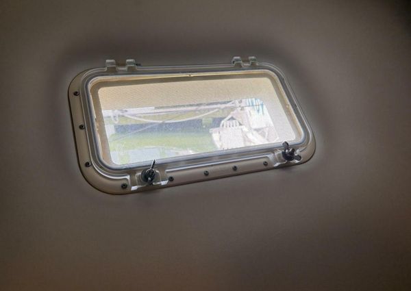 Hatteras 60 enclosed bridge image