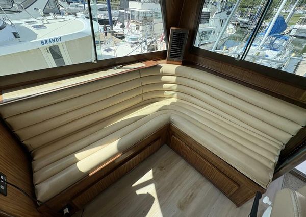 Hatteras 60 enclosed bridge image