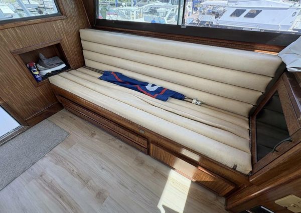 Hatteras 60 enclosed bridge image