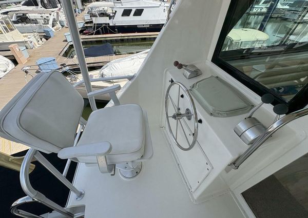 Hatteras 60 enclosed bridge image