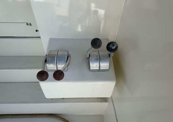 Hatteras 60 enclosed bridge image