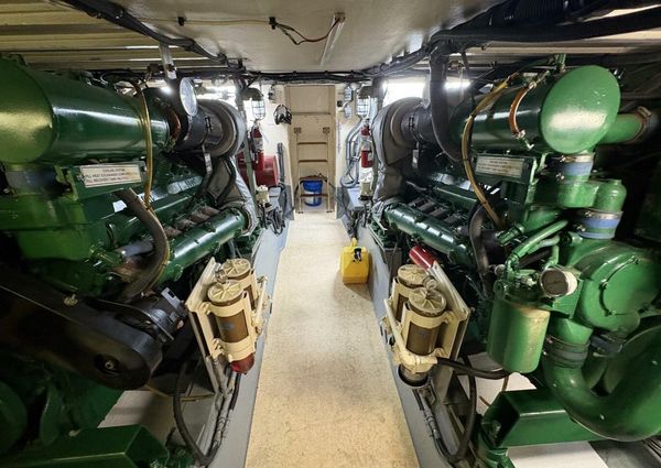 Hatteras 60 enclosed bridge image