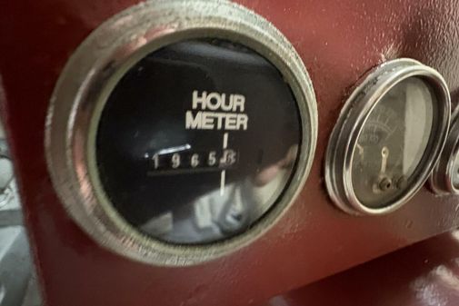 Hatteras 60 enclosed bridge image