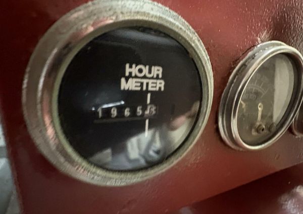 Hatteras 60 enclosed bridge image