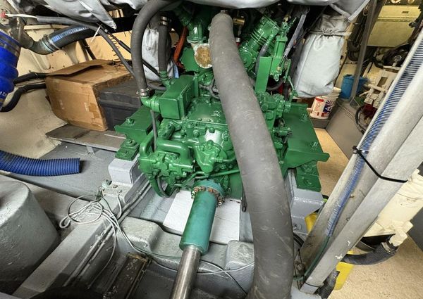 Hatteras 60 enclosed bridge image