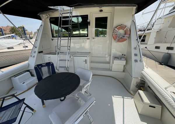 Hatteras 60 enclosed bridge image