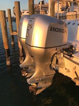 Boston-whaler 260-OUTRAGE image