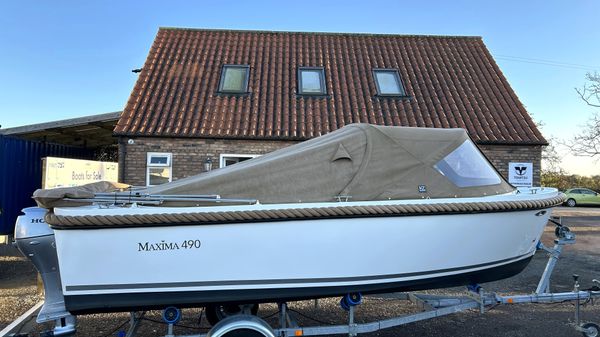 Maxima 490 Day Cruiser Boat 