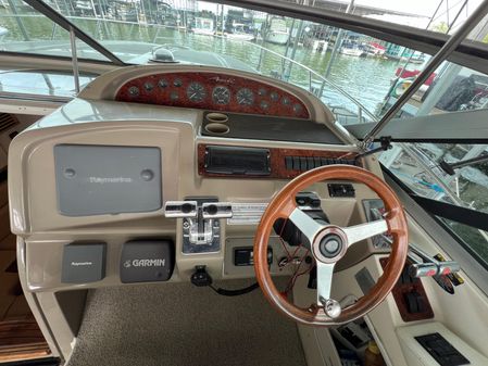 Bayliner 4085 Avanti image