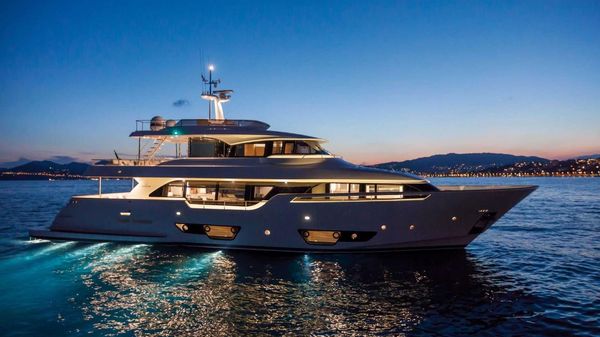 Custom Line 28 Navetta