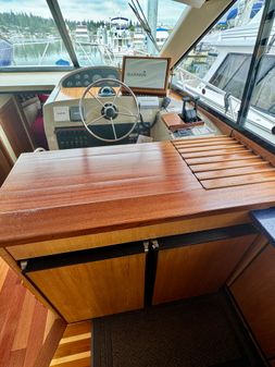 Bayliner 3988-COMMAND-BRIDGE image