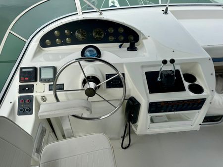 Bayliner 3988-COMMAND-BRIDGE image