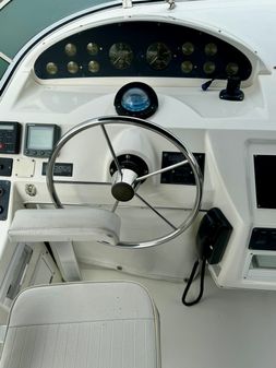 Bayliner 3988-COMMAND-BRIDGE image