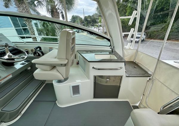 Boston Whaler 345 Conquest image