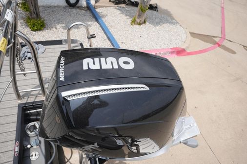 Harris 230 Solstice image