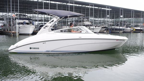 Yamaha Boats 242 Limited S