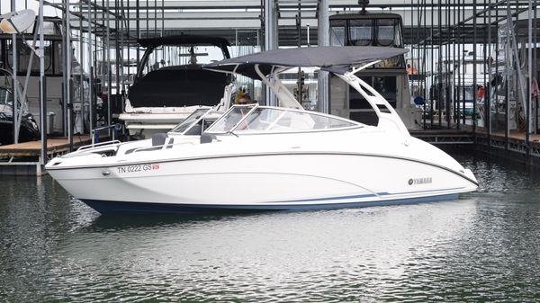 Yamaha Boats 242 Limited S