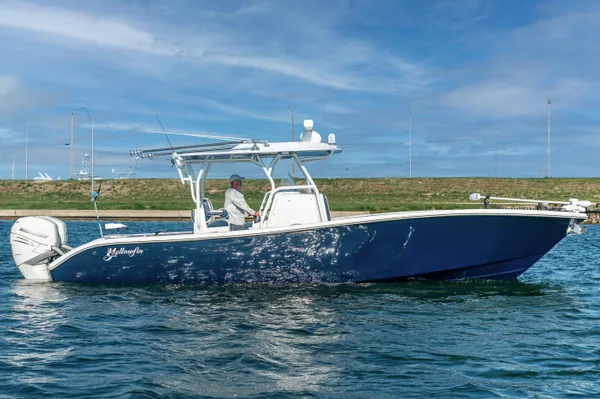 Yellowfin 32 Offshore image