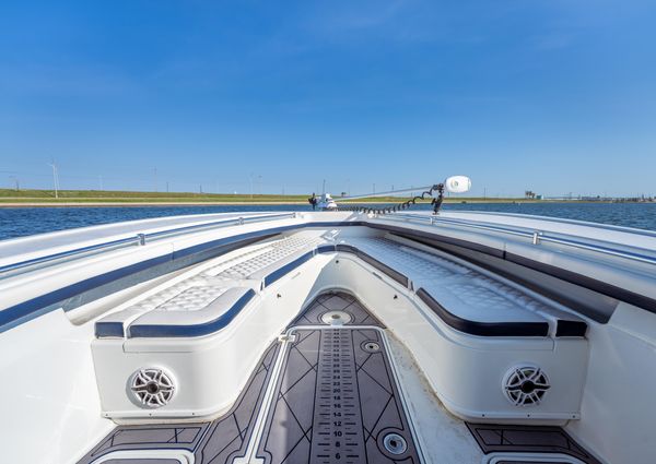 Yellowfin 32 Offshore image