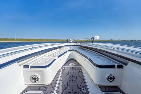 Yellowfin 32 Offshore image