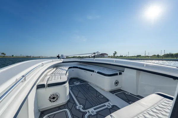 Yellowfin 32 Offshore image