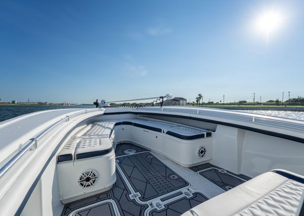 Yellowfin 32 Offshore image