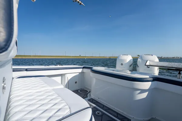 Yellowfin 32 Offshore image