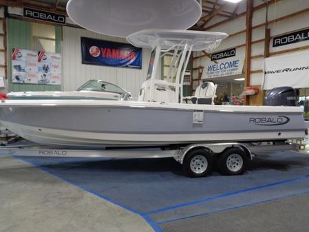 Robalo 246 Cayman image