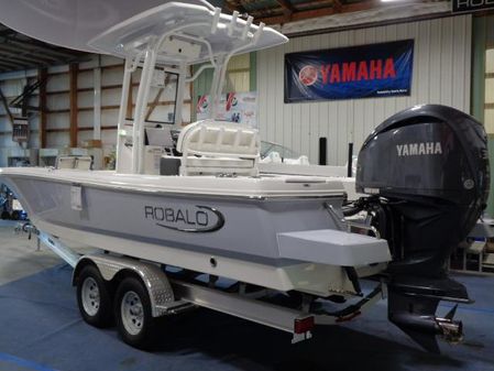 Robalo 246 Cayman image