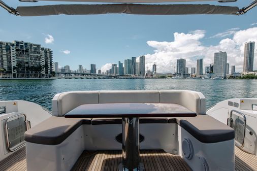 Azimut 64 Flybridge image