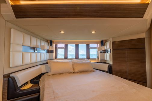 Azimut 64 Flybridge image