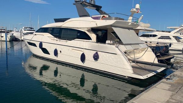 Ferretti Yachts 700 