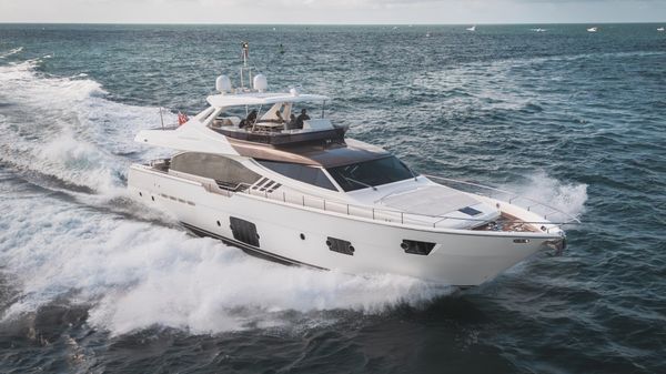 Ferretti Yachts 870 